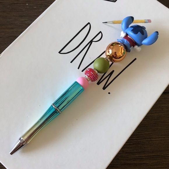 Disney Doorables: lilo & Stitch: Stitch winter handmade beaded pen - Picture 3 of 3